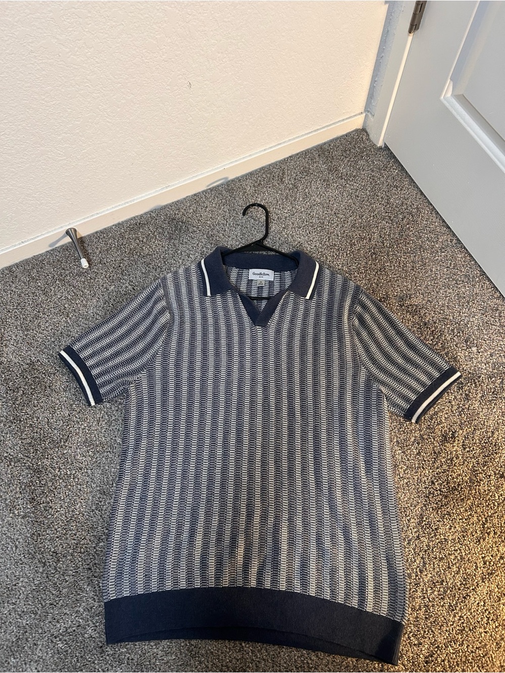 Goodfellow & Co Navy and White V-Neck Short-Sleeve Knit Sweater